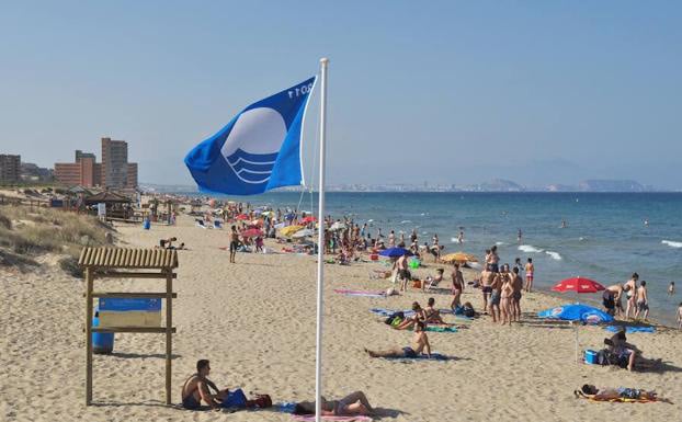 L'Espagne, leader mondial des pavillons bleus. Alicante en top : drapeau bleu