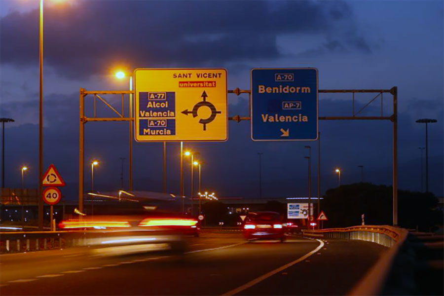 économie d'énergie en lumières sur les autoroutes en Espagne