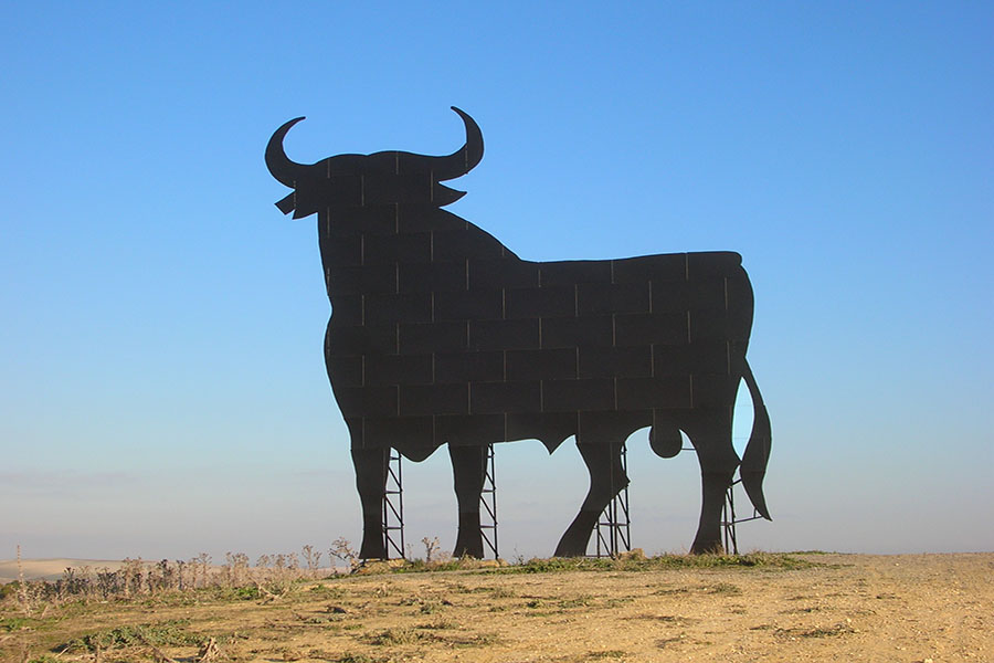 Des taureaux sur les routes d'Espagne
